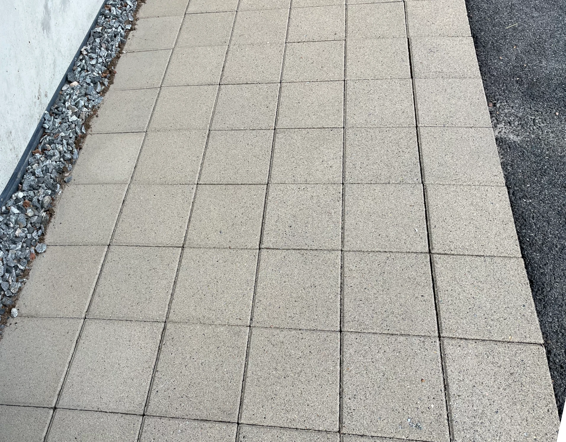 Laatat pesun jälkeen